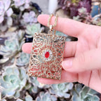 Lange ketting met traditionele Arabische rode hanger