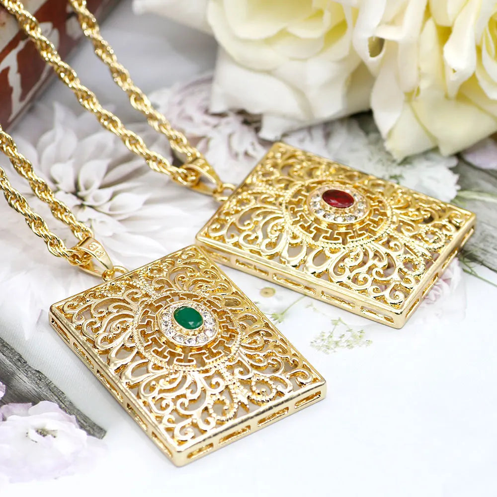 Lange ketting met traditionele Arabische groene hanger