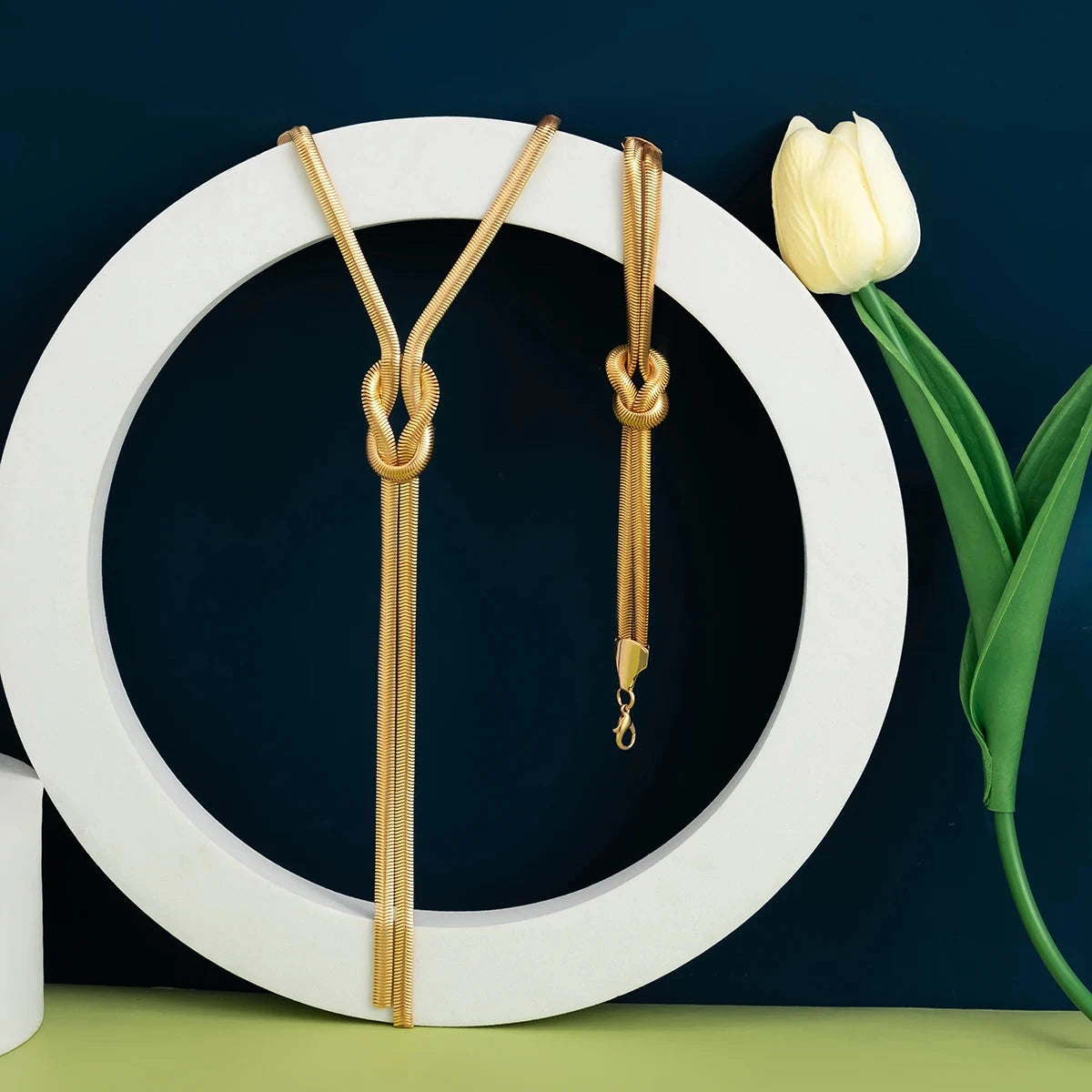 Lange Decollete Ketting met Knoop Armband 