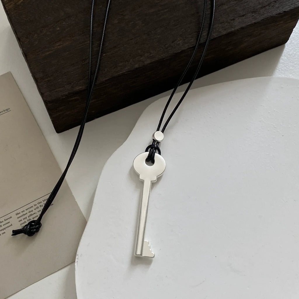Lange koordketting met sleutelhanger in mat zilver