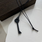 Lange koordketting met sleutelhanger in zwart