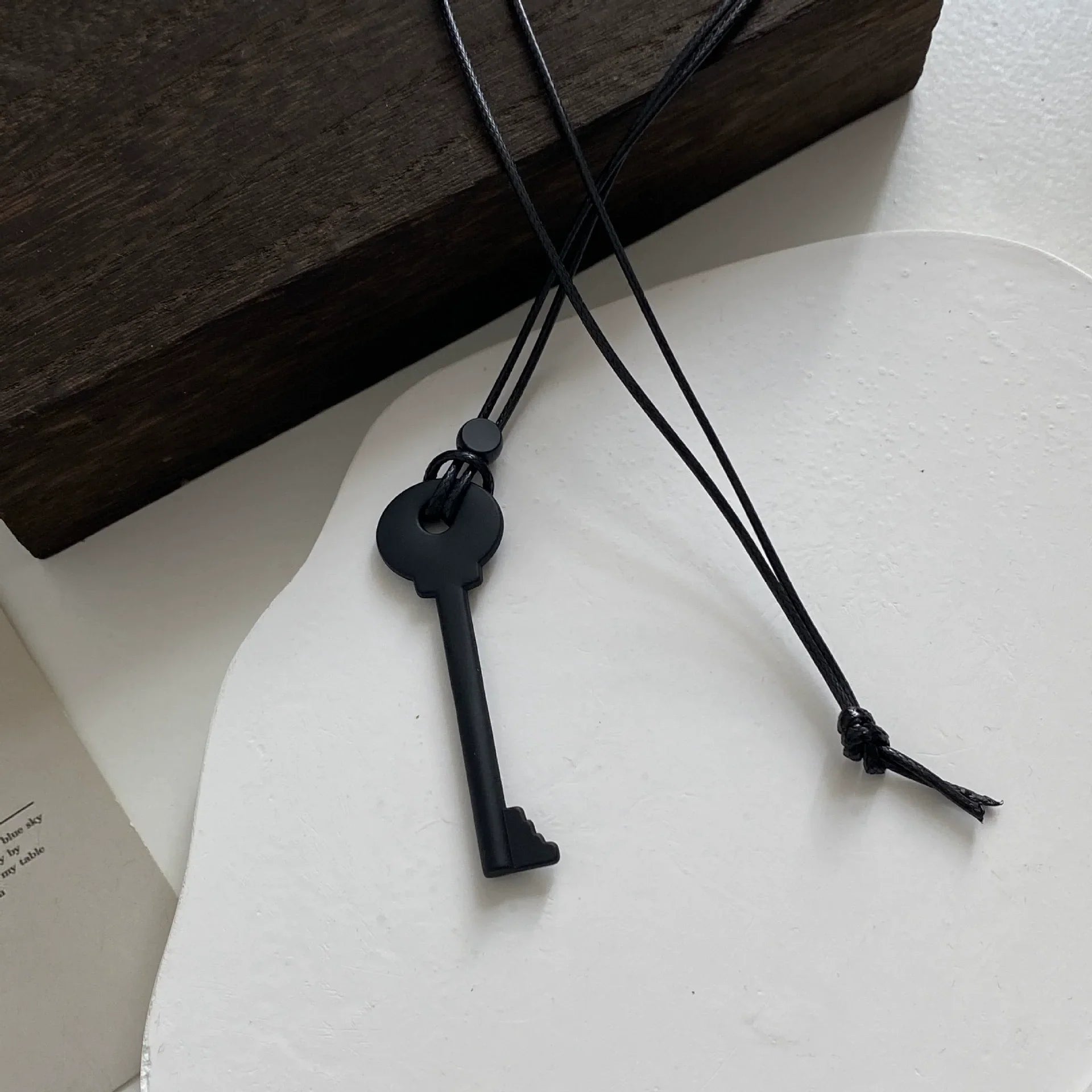 Lange koordketting met sleutelhanger in zwart