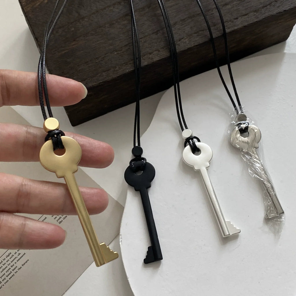 Lange koordketting met sleutelhanger in goud