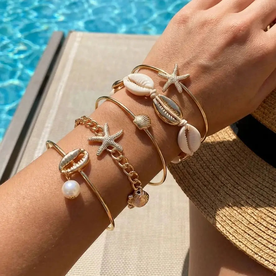 Set van 5 gouden schelp- en sterarmbanden