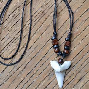 Collier Dent de Requin Homme brun