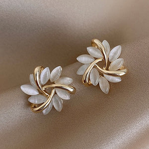 Boucles d'Oreilles Fleur Dorée pour Femme