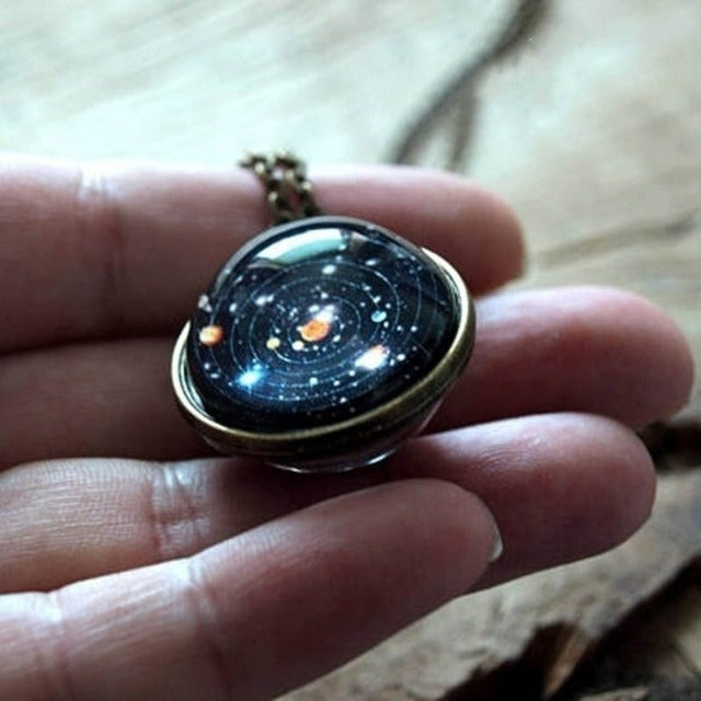 Collier Pendentif Galaxie Nebula Univers en Verre