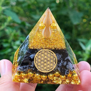 Pyramide Orgonite Protection & Méditation fleur de vie or