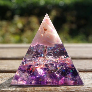 Pyramide Orgonite Protection & Méditation violet